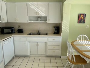 Fridge, oven, stovetop, dishwasher