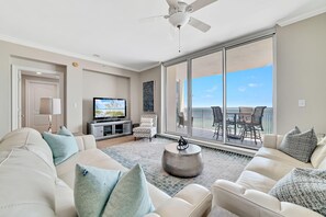 Appart'hôtel, plusieurs lits (Indigo East 702) | Coin séjour