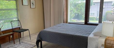 2 makuuhuonetta, silitysrauta/-lauta, Wi-Fi, vuodevaatteet