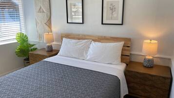 1 slaapkamer, een strijkplank/strijkijzer, wifi, beddengoed