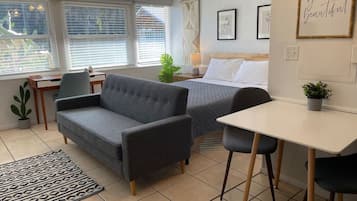 1 slaapkamer, een strijkplank/strijkijzer, wifi, beddengoed