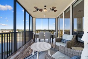 Condo, varias camas (Lost Key A505) | Restaurante al aire libre