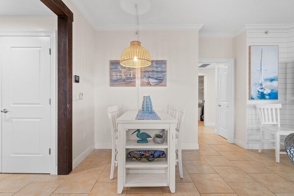 Condo, varias camas (Lost Key A505) | Restaurantes