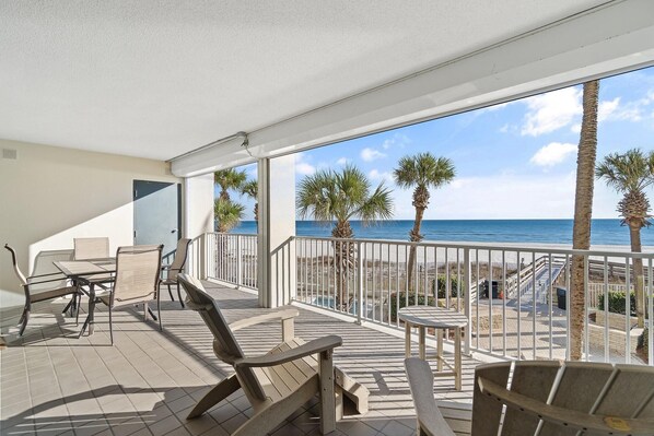 Outdoor dining - Pelican Pointe 202 (Orange Beach)