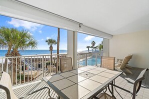 Apartment, Mehrere Betten (Pelican Pointe 202) | Speisen im Freien