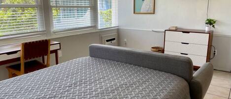 Silitysrauta/-lauta, Wi-Fi, vuodevaatteet