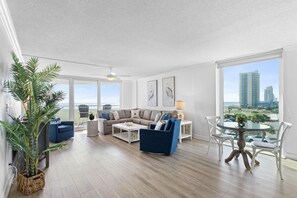 Living area - Perdido Sun 416 (Pensacola)