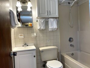 Hårtork och handdukar