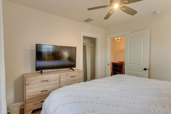 2 bedrooms, desk, travel crib, WiFi