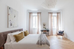 3 quartos, ferros/tábuas de passar roupa, Wi-Fi, roupa de cama