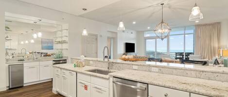 Appart'hôtel, plusieurs lits (Vista Del Mar 402) | Cuisine privée