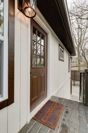 Exterior detail - King Bed & Parking: Heart of East Nashville (Nashville)