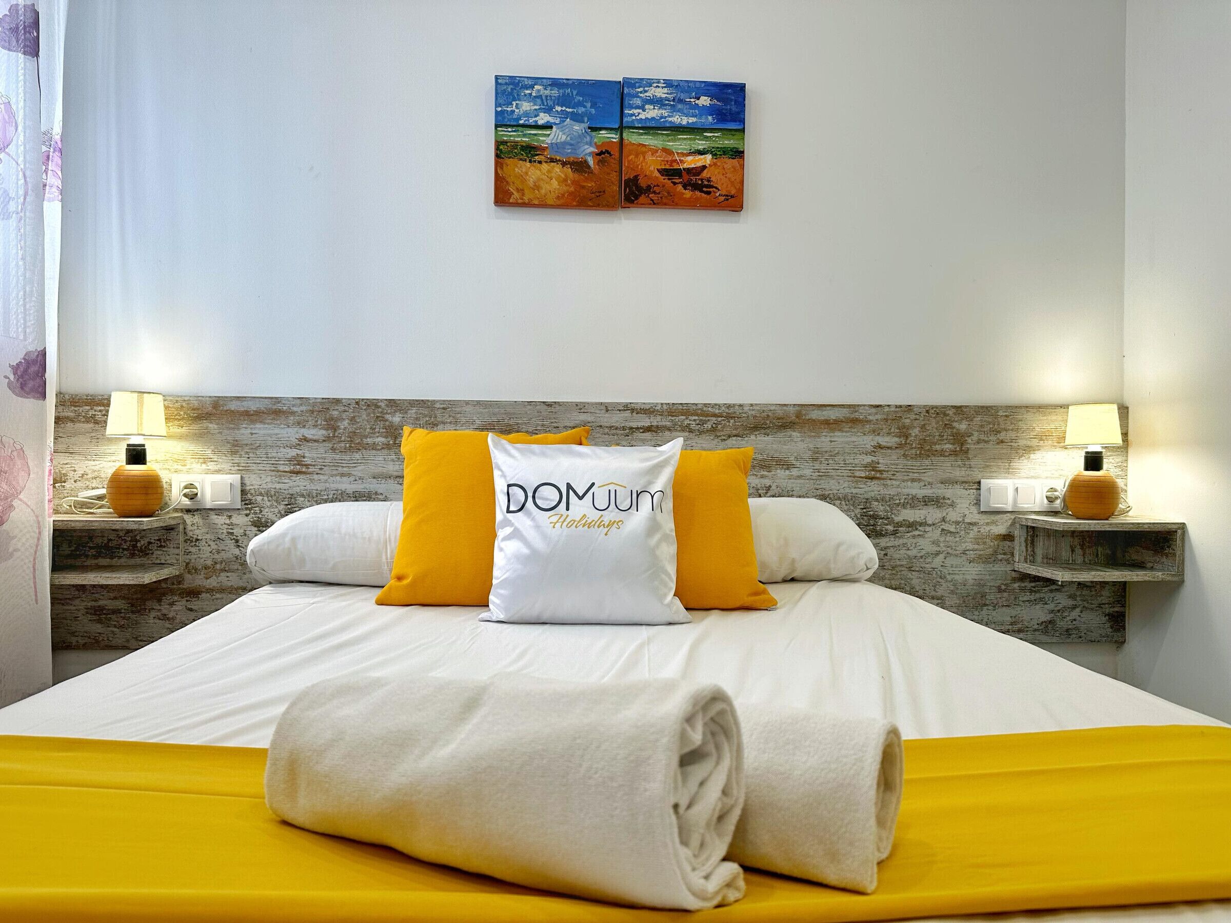 Salou: Apartment Near Beach & Tourist Center, Sleeps 8, A/c, Wifi, Terrace, Garage - Salou