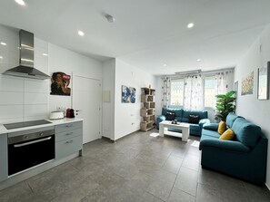 Interior - Salou: Apartment Near Beach & Tourist Center, Sleeps 8, A/C, WiFi, Terrace, Garage (Salou)
