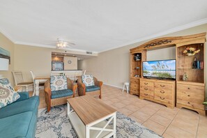 Apartment, 1 King-Bett und Schlafsofa (Perdido Sun 702) | Wohnbereich | Fernseher