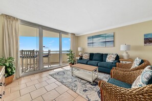 公寓客房, 1 張特大雙人床和 1 張沙發床 (Perdido Sun 702) | 起居區 | 電視