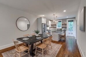 Dining - 2 Townhomes - 7 Bedrooms Only 3 Miles to Broadway! (Nashville)