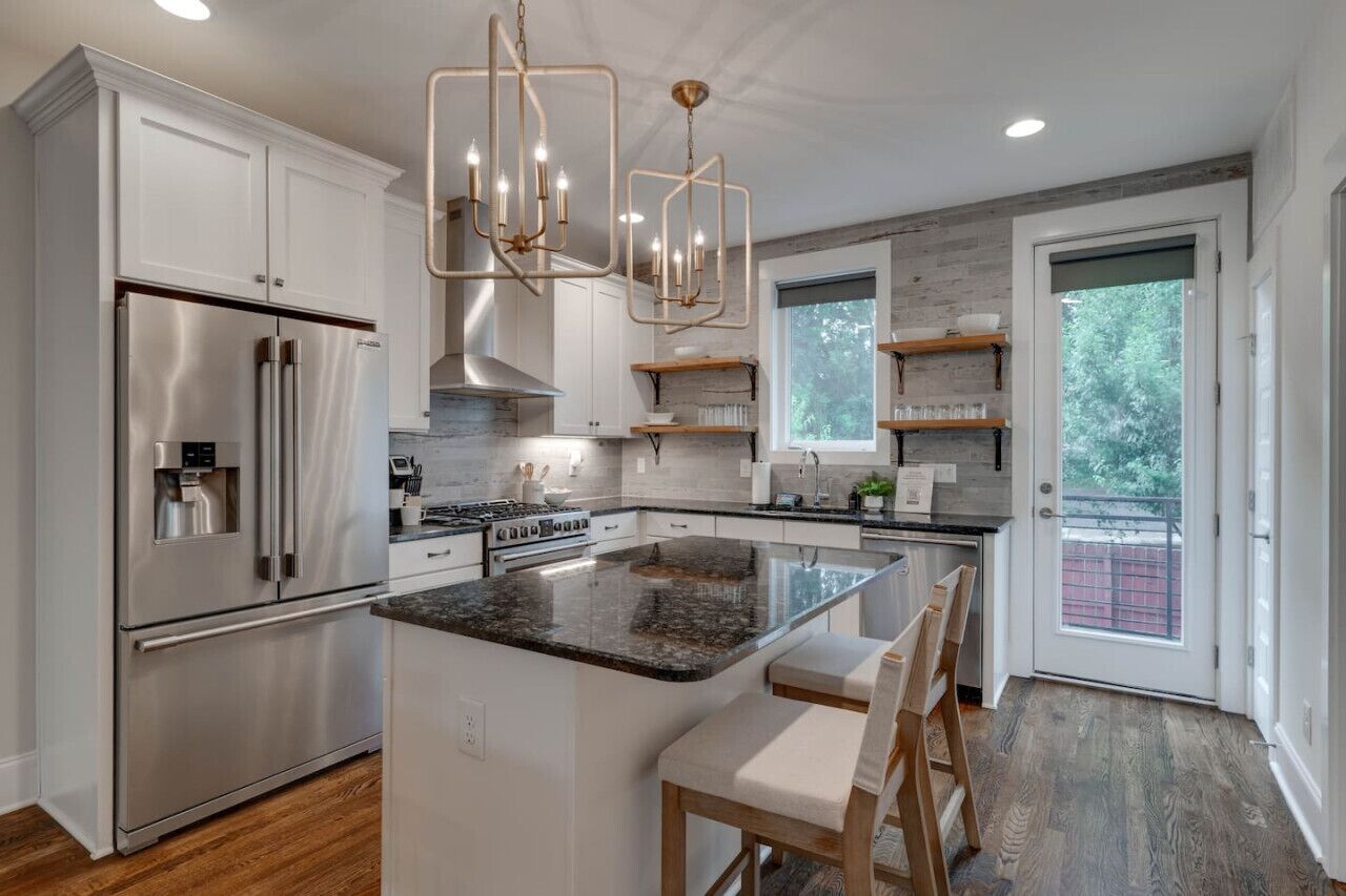 Kühlschrank, Mikrowelle, Ofen, Herdplatte