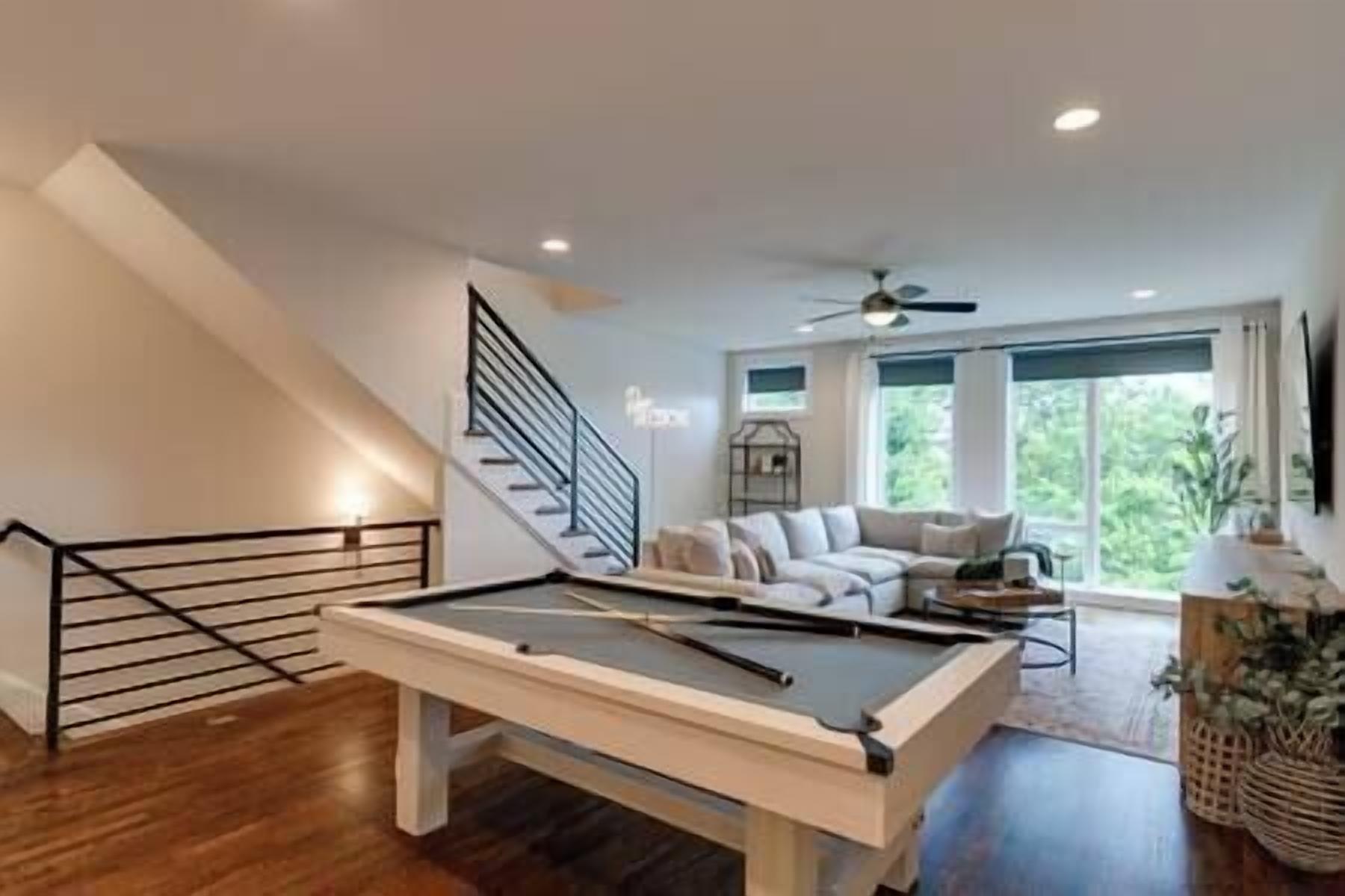3 Huge Side by Side Townhomes! Near Broadway!