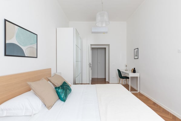 2 bedrooms, iron/ironing board
