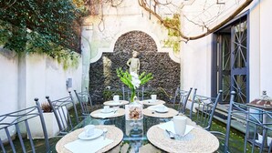 Outdoor dining - iFlat | Luxury Paradise in Trastevere (Roma)