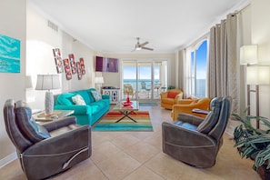 Appartement, meerdere bedden (Beach Colony West 9D) | Woonruimte | Een televisie