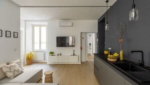 TV - iFlat | Sunny & Brand New Apartament near Vatican (Roma)