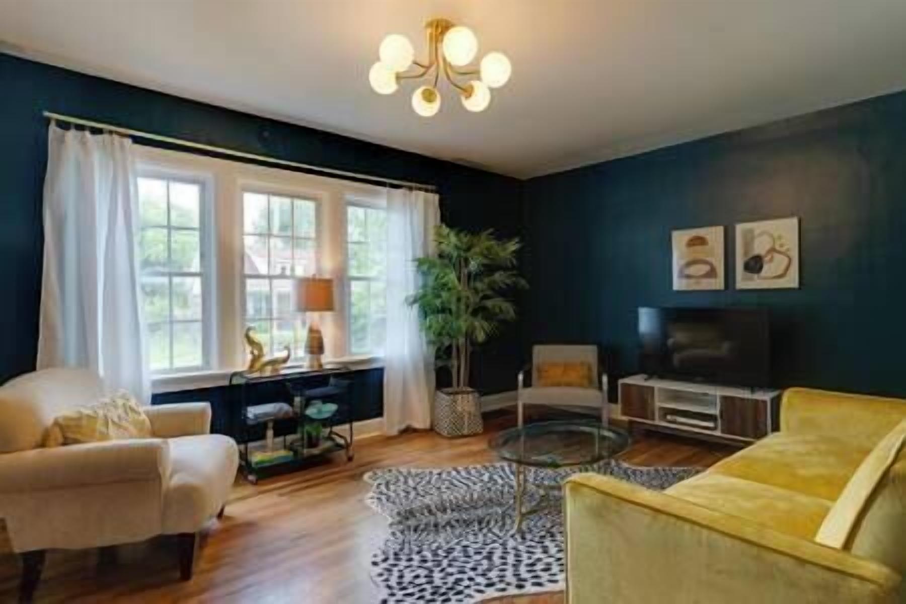 Charming Colonial - Just 2 Miles from Broadway!
