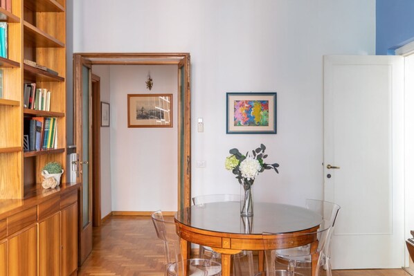 Dining - iFlat | The gem of the center (Roma)