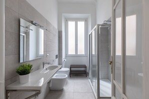 Shower, bidet - iFlat | The gem of the center (Roma)