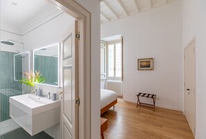 Dusche, Haartrockner, Bidet, Handtücher