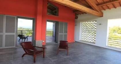 Landvilla mit Privatpool zw. Oliven u Haselnüssen