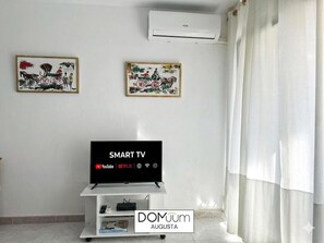 Interior - Family-Friendly Apartment with WiFi, AC, 500m to Beach, Near Port Aventura (Salou)