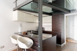 Fridge, oven, dishwasher, coffee/tea maker