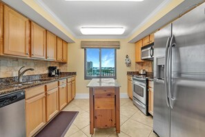 Condo, Multiple Beds (Perdido Towers East 502) | Private kitchen | Oven, toaster, paper towels