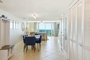 Apartment, Mehrere Betten (Perdido Towers East 502) | Innenbereich