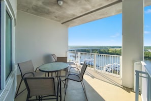 Apartment, Mehrere Betten (Wharf Resort 917) | Speisen im Freien