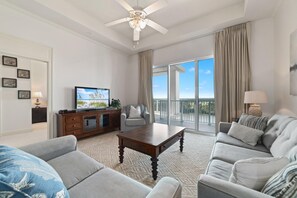 Apartment, Mehrere Betten (Wharf Resort 917) | Wohnbereich
