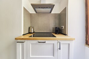 Fridge, coffee/tea maker, cookware/dishes/utensils