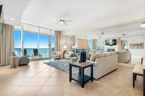 Appartement, meerdere bedden (Turquoise D1306) | Woonruimte | Een televisie