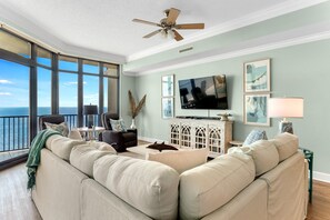 Living area - Phoenix West 1508 (Orange Beach)
