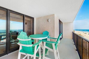 Appart'hÎtel, 1 trÚs grand lit et 1 canapé-lit (Lei Lani 305T) | Restauration extérieure