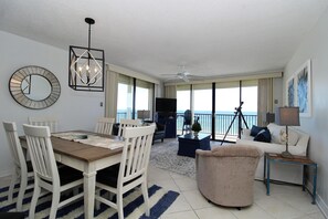 公寓客房, 多張床 (Lei Lani 301T) | 起居區 | 電視