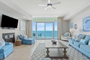 Lägenhet - flera sängar (Turquoise C1706) | Vardagsrum | Tv