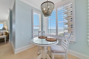 Apartment, Mehrere Betten (Beach Colony West 8D) | Speisen