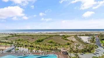 Appartement, Meerdere bedden (Caribe D216) | Zwembad | Een binnenzwembad en een buitenzwembad