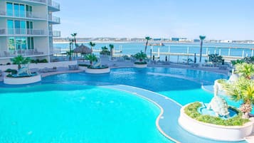 Appartement, Meerdere bedden (Caribe D216) | Zwembad | Een binnenzwembad en een buitenzwembad