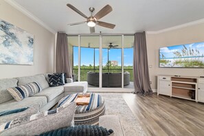 Appartement, 2 queensize bedden (Lost Key B304) | Woonruimte | Televisie