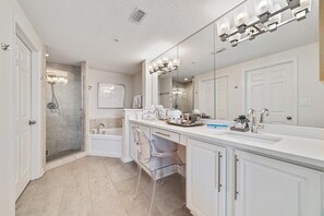 Condo, Multiple Beds (Spanish Key 510) | Bathroom | Free toiletries, shampoo, toilet paper - Spanish Key 510 (Pensacola)