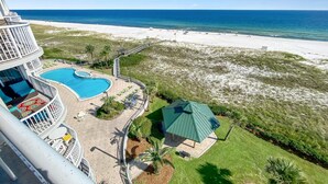 A resort with a pool, beach access, and a view of the ocean. - Spanish Key 510 (Pensacola)